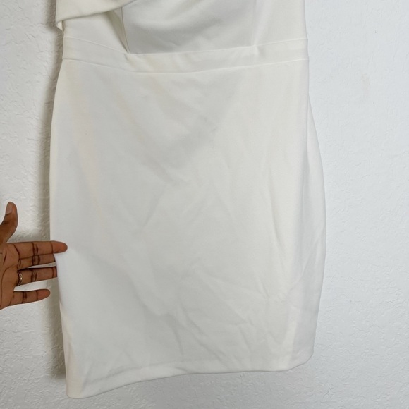 AQUA One Shoulder Scuba Crêpe Dress - Picture 4 of 9